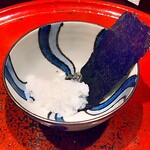 草喰 なかひがし - ◎ 定番の煮えばなと有明海苔　一文字にみえるから裏千家？　海苔は口に含むと溶けるタイプ