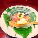 草喰 なかひがし - ◎ 水菓子　独特の形の下敷の葉っぱは梶（かじ）です。
