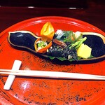 草喰 なかひがし - ✽ ひさごの器に盛られた八寸　わかり難いのですが、ゴリや味女（あじめ）泥鰌も盛られています。