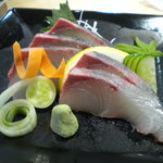 長崎港宝洋丸 - カンパチ刺し、360円。モチロン、ゴリゴリの一品～！