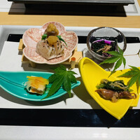 和 こじま - カマスの寿司
                    インゲン豆しいたけ、鯛味噌
                    熊本県さんきんじそ、スルメ乗せ
                    ホタルイカ・空芯菜煮浸し
                    
