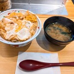 やよい軒 - 地鶏親子丼〜阿波尾鶏〜　味噌汁つき　 