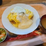 hide's dining 遊 - たまにはご飯も。ホワイトソースのオムライス