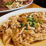 一番館 - 目的の生ホルモン！味は染みてなかったけど、それはそれで仕込みが違うんだよね。でも付けて食べるコチュジャン〔甜麺醤より〕がまた美味しさ引き立たせてます！ご飯ガッツリいけちゃうタイプ❣️