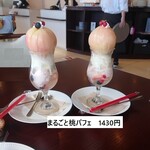 フルーツピークス - まるごと桃パフェ_1430円