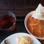 MADRAS SPICE TOKYO - ウーロン茶、カレー