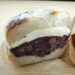 マルイチベーグル - 久々のあんバター(*´艸｀*)小豆の食感と甘すぎない甘さがとても絶妙！米粉のベーグルがお餅みたいで一体化されたあんバターは絶品！あんことバター好きな人にはハマるのでは？お試しあれ(*´艸｀*)♡