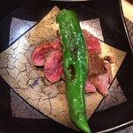 お席 みきち - せんば牛もも肉の焼き物 万願寺唐辛子添え