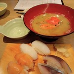寿司 築地日本海 - みそ汁　イカ　赤貝　〆鯖