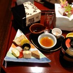 草菴 - 1日目夕食:一の膳(煮物椀,お造り,焼きもの,小鉢)