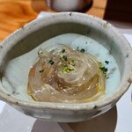 鮨匠 のむら - ①ところてん(のむらオリジナル)
      自家製ポン酢を付けて頂きます
      冷たくて喉越し良く、暑気払いにぴったり