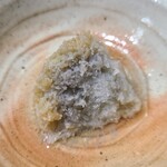 鮨匠 のむら - ⑬海藤花【かいとうげ】(真蛸の真子)(鹿児島県開聞岳沖産)
      産卵期は初夏～初秋
      丁寧に蛸から取り出されのむらオリジナル醤油で煮てあります
      粒が綺麗に立っており、薄味の味付けで柔らかな旨みを楽しみました