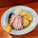 福来成 - タレはやや酢の酸味が主張し、甘酸っぱいと言うよりは酸っぱめのタレ。個人的にはもう少し甘さがあると完璧…