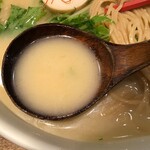 鶏そば十番156 - 純鶏そばのスープ