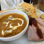 キッチン 高山 - ランチ。チキンカレー(チキンゴロゴロ) ローストポーク