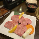 A5山形牛一頭買い焼肉くろべこ - 