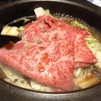 牛幸 本店 - すき焼き。お肉の霜降り具合が美しい！