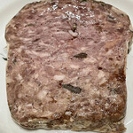 Abats - パテカンです　いつものように隙間なくパンパンに肉が詰まっています　肉を美味しく再構成するのがパテなんですね