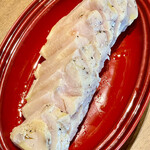 Abats - 斜めにスライスしてカマンベールチーズと一緒にいただきました