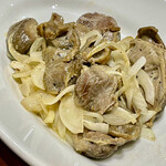 Abats - 砂肝のコンフィ　今日はペコロスと一緒に炒めました