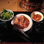 牛繁 - ハラミ焼肉定食。