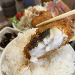 わ楽 - ヒラメフライ　断面&オンザライス  