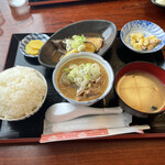 Iruku Shokudou - ブリの照焼きともつ煮定食