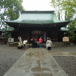 氷川会館 - 縁結びで有名な氷川神社です。良く見ると神前式が執り行われていますね☆