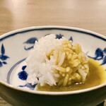 飄香 - ジャスミンライス
      貴妃の残りのスープを掛けていただきました。
      国産米ではなく、敢えてジャスミンライスとして、香りと食感を意識された井桁chefの拘りが垣間見えます♪