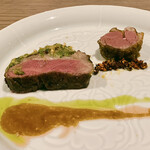 飄香 - 花徑
      四川省にある井桁chefが大好きな場所、杜甫草堂をイメージされた料理です。
      
      北海道産ワインラム、私は羊が大の苦手食材！
      ところがですよ、羊臭さも軽く人生初めて美味しいと実感したのです！