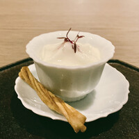 飄香 広尾店 - 芙蓉
                    四川省成都市の花に見立てた柔らかな豆腐をイメージされた料理です。