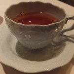 ラ・ターブル・ド・プロヴァンス - 紅茶，真っ白なカップが綺麗♪