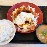 かつや - ベーコンエッグソースカツ定食　869円