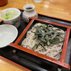 Yuuduru - ごま蕎麦のざる　海苔が太めなのは　北海道スタイルか？ツルツルのごま蕎麦がたまりません　最後は温かい蕎麦湯を出して頂きました　つけつゆも天ぷらつゆと兼用だから　薄めな上品なお味