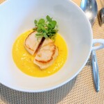 La Brianza - ホタテ半生コーンポタージュソースキヌア。しっとり食べごたえのあるホタテ貝柱、甘み濃厚トウモロコシソース、キヌアのプチプチ感バランス抜群!!