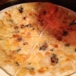 Wine＆Dining WITCH - ゴルゴンゾラのピザ