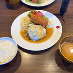 松阪牛ハンバーグ専門店ガーベラ - ご飯とお味噌汁付き