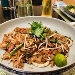 CONRAD CENTENNIAL SINGAPORE - シーフード・チャークイティオ 28.00 SGD
            Seafood Char Kway Teow
            2022年7月21日