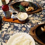 ステーキにこにこ牛 - 