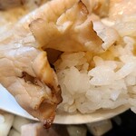 中華そば 深緑 - タレだけでなく、ネギも甘い　ご飯もクオリティ高いです