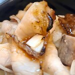 中華そば 深緑 - 炙ってあるので香ばしいですね　ピンぼけすいません