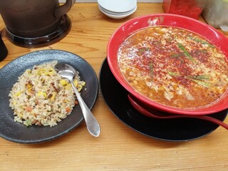 九州宮崎ラーメン響 - 辛麺、半チャーハン