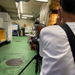 天ぷらとワイン 小島 - 市場内でウェイティング