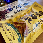 Sakeno Sumairu - ＊食仙人珍味 豚揚皮〈バター醤油風味〉
                        ＊食仙人珍味 豚干肉〈和風甘たれ醤油風味〉
                        （山野井）（各¥350）