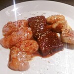 黒毛和牛焼肉 白か黒 - 