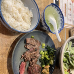 Shodai Gyuu Tan Akabee - ミックス定食1400はライスお代わり無料