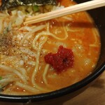 会津ラーメン 和 - 豆板醤＋ニンニク投下