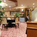 華川 - 店内は広くてきれい