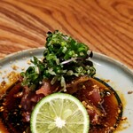 やき鳥 卍郎 - 鶏ももたたきアップ