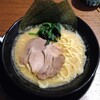 横浜家系ラーメン 善喜家 - 醤油ラーメン（700円）